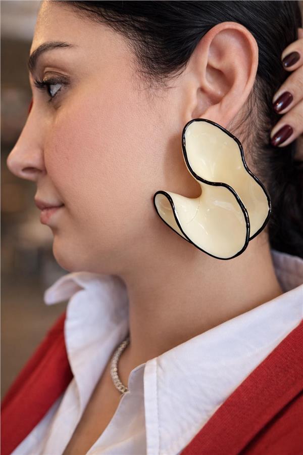 Elena Asimetrik Plastik Krem Küpe